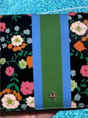 Tory Burch Vilette Patent Floral Leather Zip Around Compact Wallet